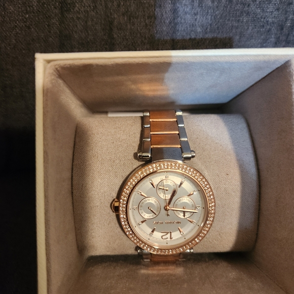 Michael Kors Rose Gold and Silver Women's Watch - Picture 1 of 2